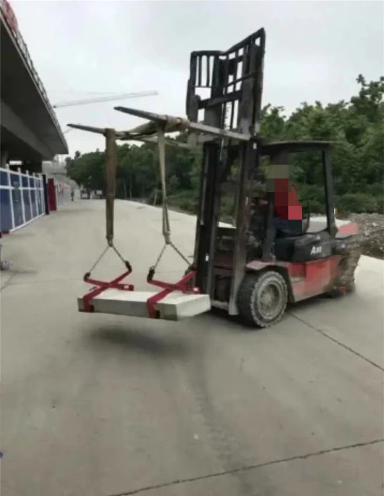 吊夾搬運路沿石